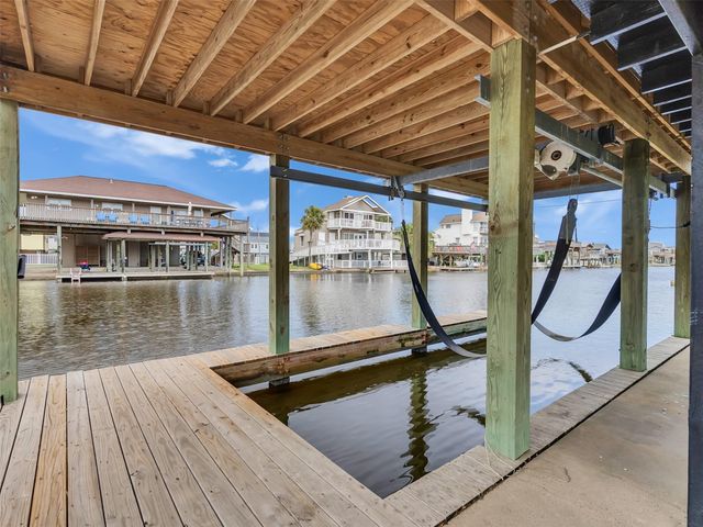 4907 Jolly Roger Road, Jamaica Beach, TX 77554