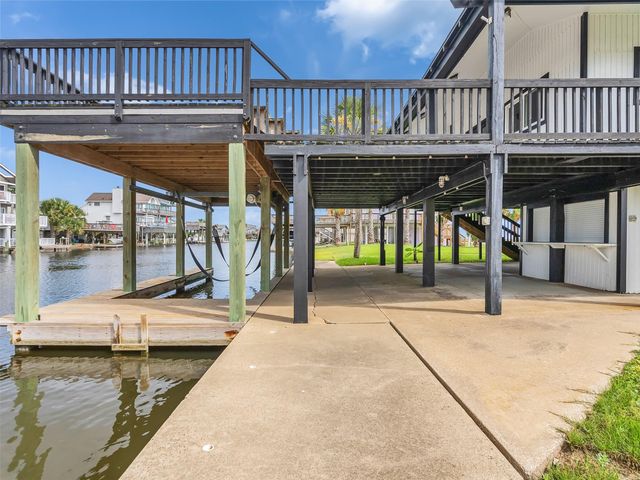 4907 Jolly Roger Road, Jamaica Beach, TX 77554
