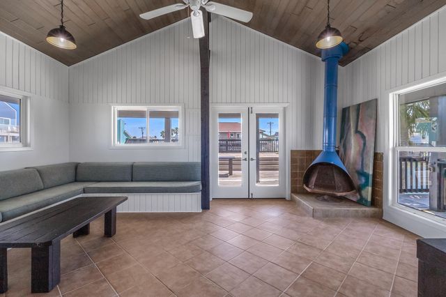 4907 Jolly Roger Road, Jamaica Beach, TX 77554