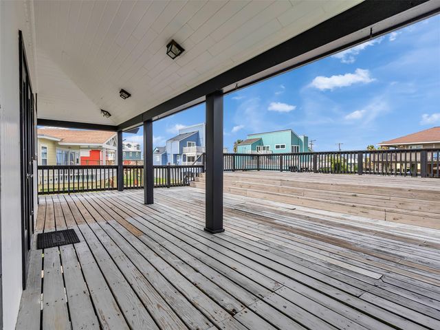 4907 Jolly Roger Road, Jamaica Beach, TX 77554