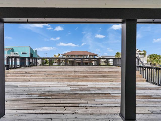 4907 Jolly Roger Road, Jamaica Beach, TX 77554