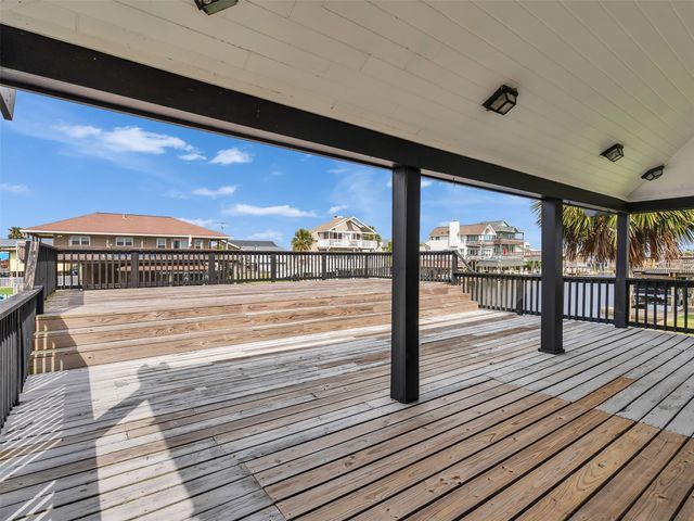 4907 Jolly Roger Road, Jamaica Beach, TX 77554