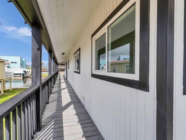 4907 Jolly Roger Road, Jamaica Beach, TX 77554