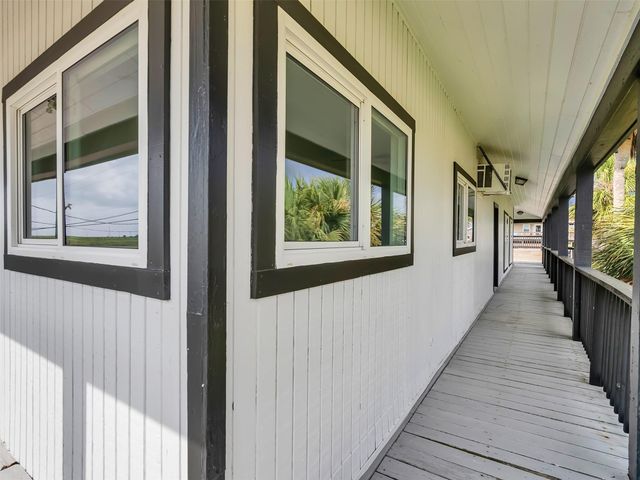 4907 Jolly Roger Road, Jamaica Beach, TX 77554
