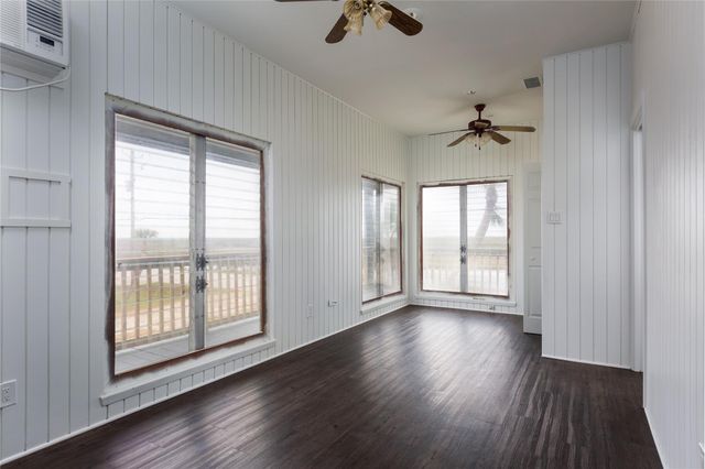4907 Jolly Roger Road, Jamaica Beach, TX 77554