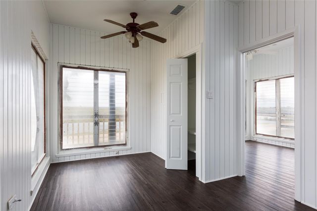 4907 Jolly Roger Road, Jamaica Beach, TX 77554