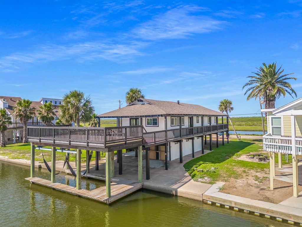 4907 Jolly Roger Road, Jamaica Beach, TX 77554