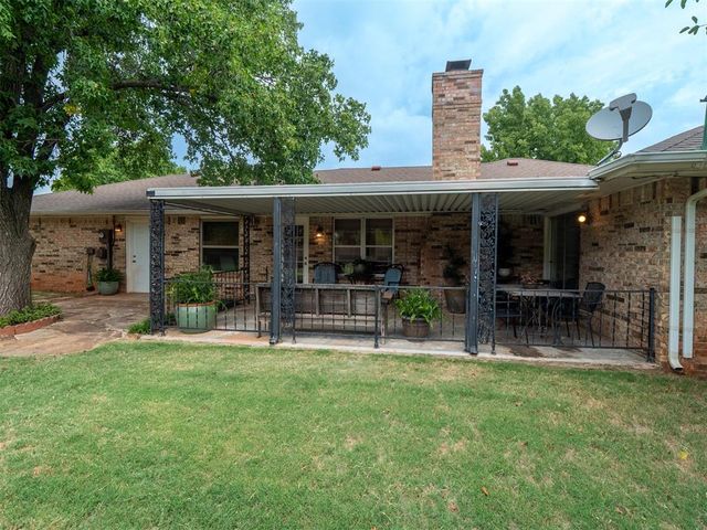 207 E Chicago Street, Shawnee, OK 74804