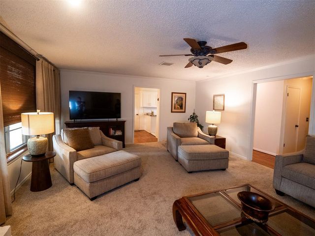 207 E Chicago Street, Shawnee, OK 74804
