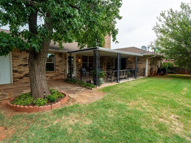 207 E Chicago Street, Shawnee, OK 74804