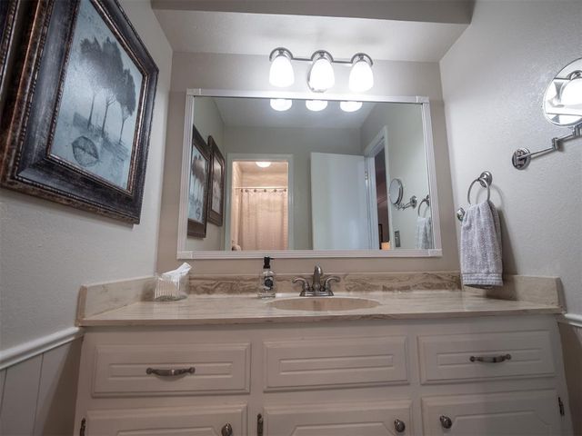 207 E Chicago Street, Shawnee, OK 74804