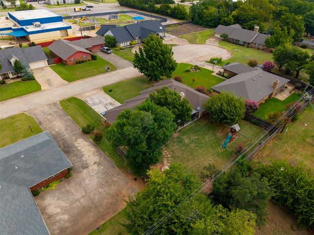 207 E Chicago Street, Shawnee, OK 74804