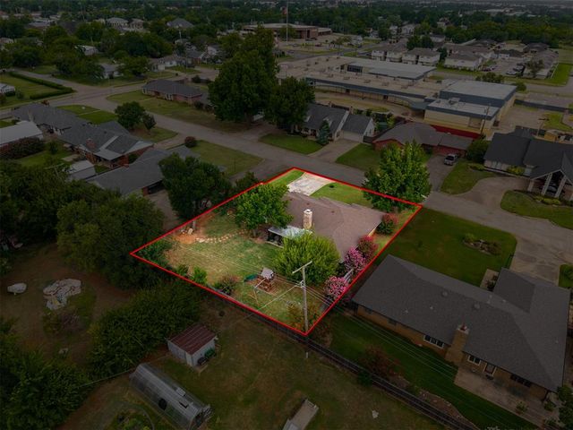 207 E Chicago Street, Shawnee, OK 74804