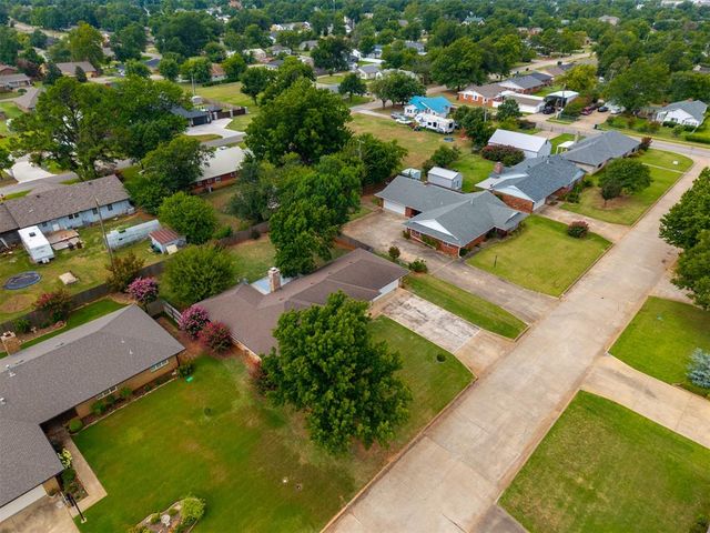 207 E Chicago Street, Shawnee, OK 74804