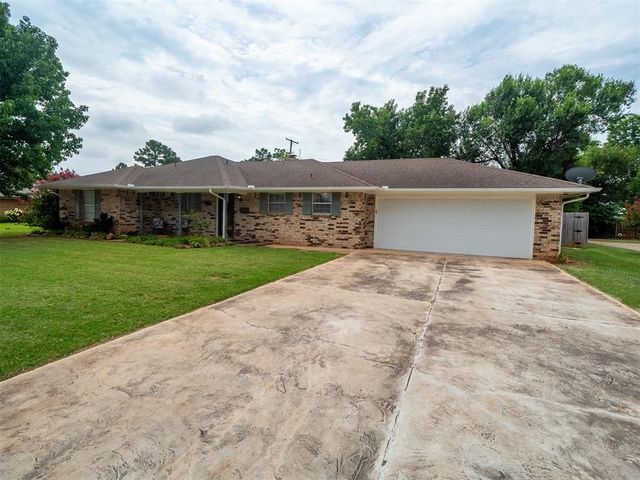 207 E Chicago Street, Shawnee, OK 74804