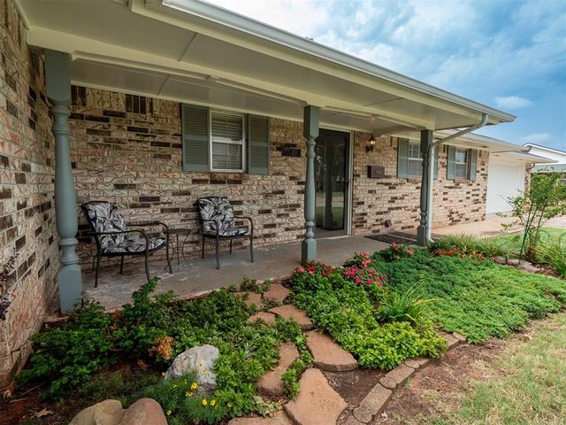 207 E Chicago Street, Shawnee, OK 74804