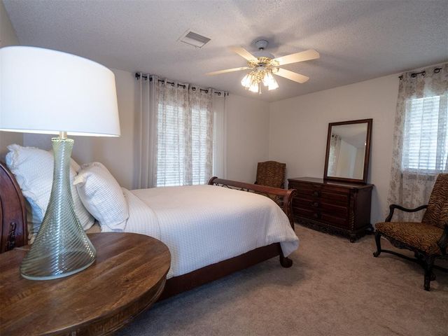 207 E Chicago Street, Shawnee, OK 74804