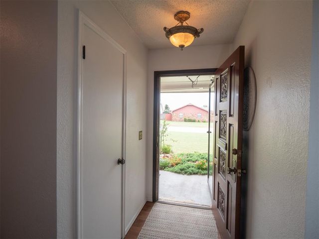 207 E Chicago Street, Shawnee, OK 74804