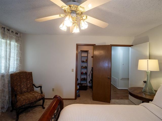 207 E Chicago Street, Shawnee, OK 74804