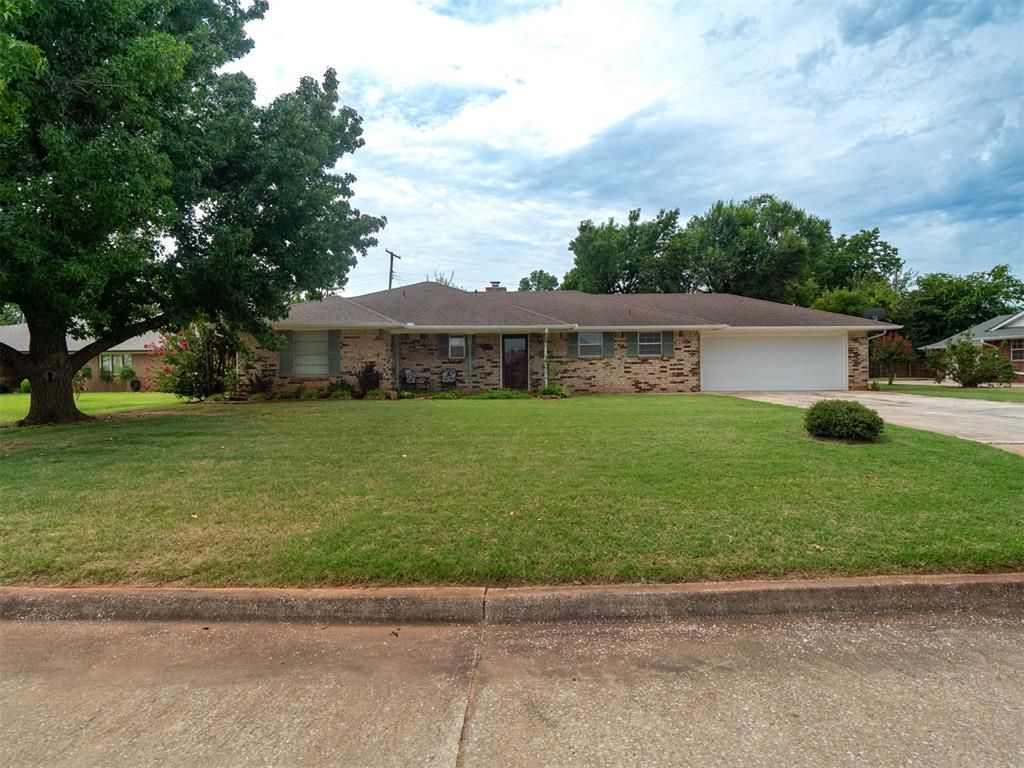 207 E Chicago Street, Shawnee, OK 74804