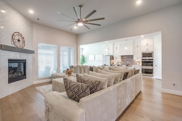 1800 Flowerfield Lane, Mansfield, TX 76063