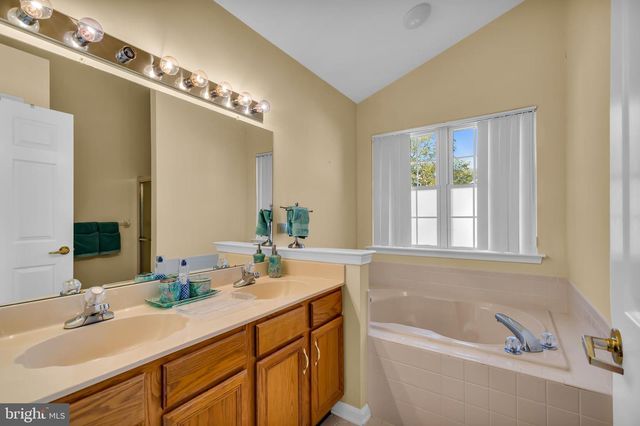 18 GROSUNOR CT, Jackson, NJ 08527