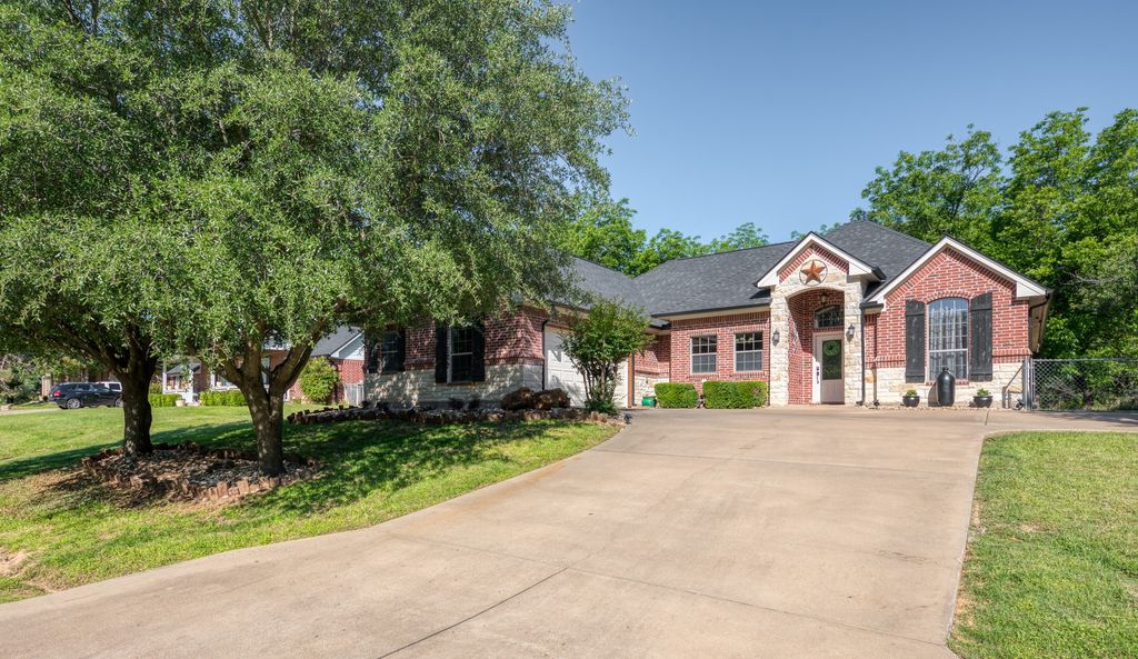 8909 Ravenswood Road, Granbury, TX 76049