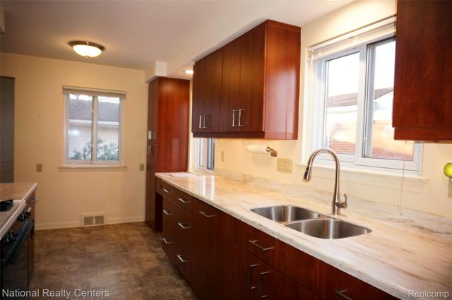 8563 Cavell Street, Westland, MI 48185