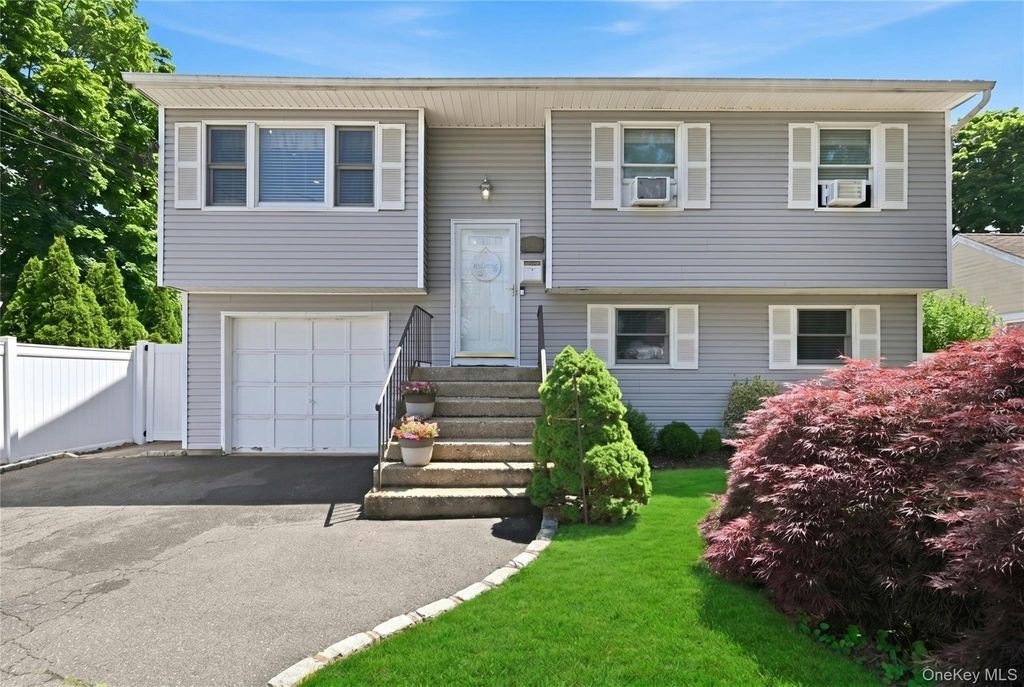 910 3rd Street, East Northport, NY 11731