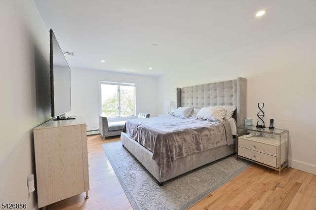 43 Lisa Ct, North Haledon Boro, NJ 07508