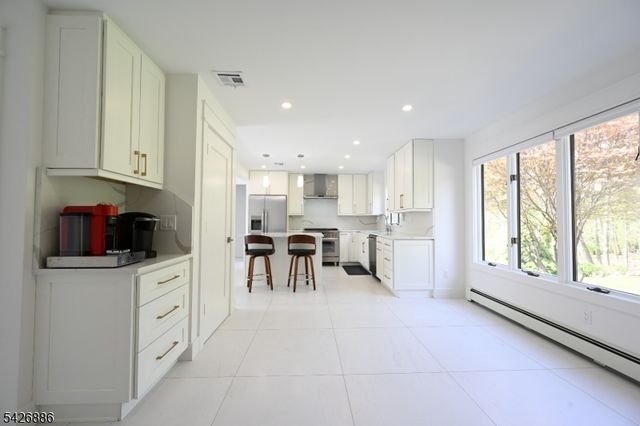 43 Lisa Ct, North Haledon Boro, NJ 07508