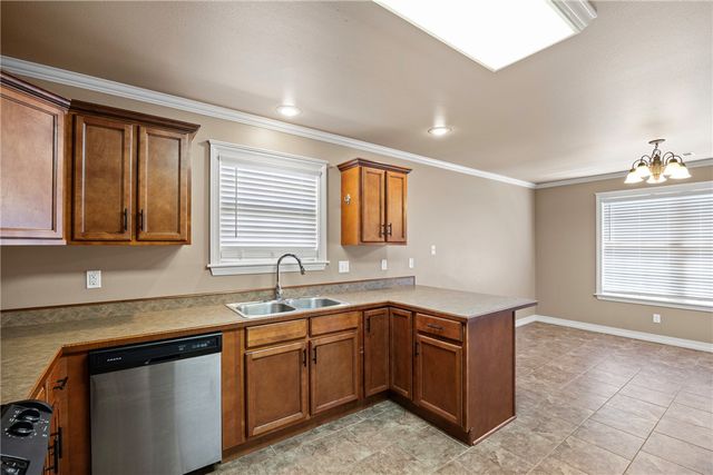 1228 E Elm Street, Russellville, AR 72802