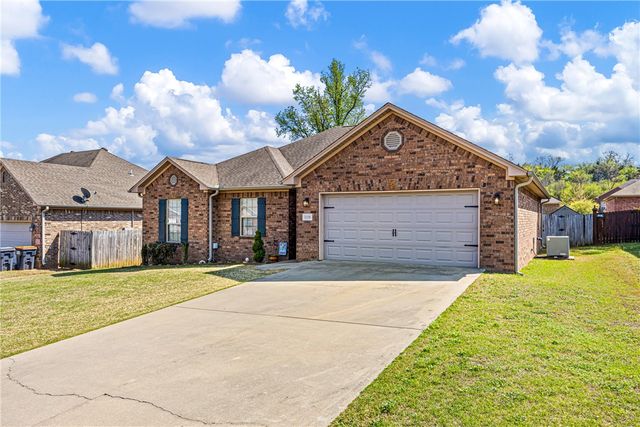 1228 E Elm Street, Russellville, AR 72802