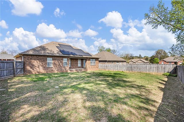 1228 E Elm Street, Russellville, AR 72802