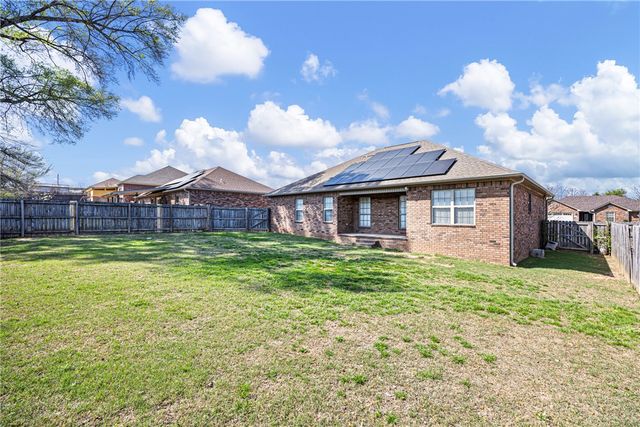 1228 E Elm Street, Russellville, AR 72802