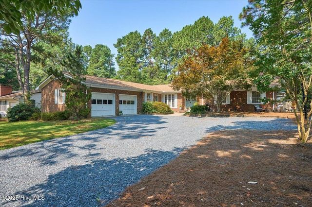 135 Pine Ridge Drive, Whispering Pines, NC 28327