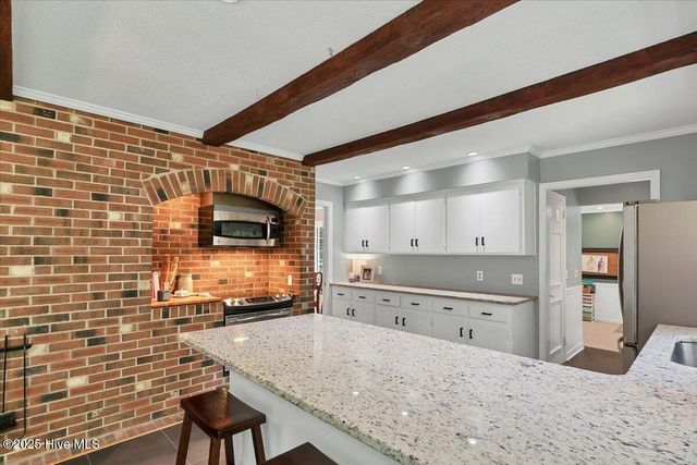 135 Pine Ridge Drive, Whispering Pines, NC 28327