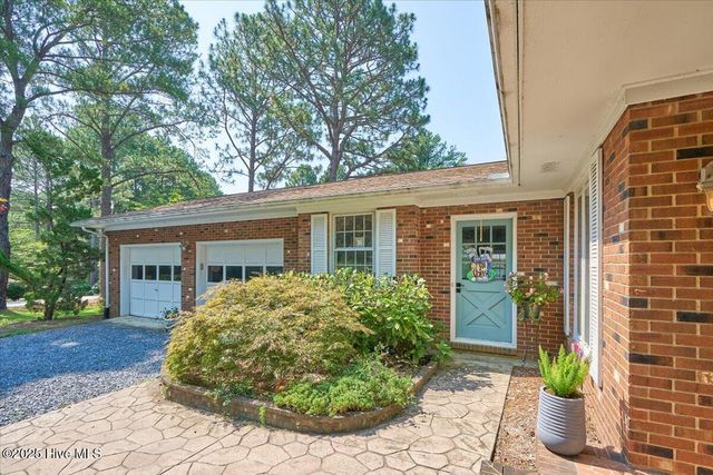 135 Pine Ridge Drive, Whispering Pines, NC 28327