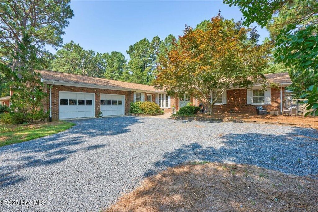 135 Pine Ridge Drive, Whispering Pines, NC 28327