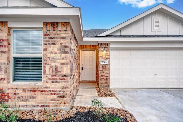 9603 Fulvetta Briar Court, Baytown, TX 77521