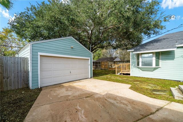 3225 Lawnview St, Corpus Christi, TX 78404