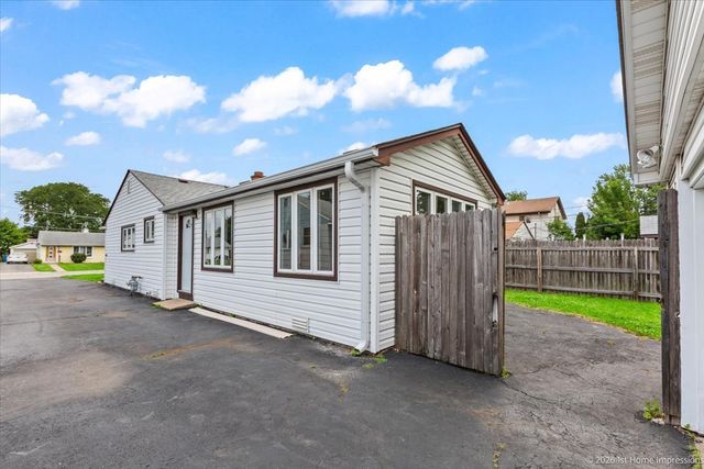 8875 S Corcoran Road, Hometown, IL 60456
