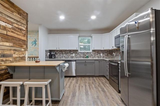 34621 Wellhouse Avenue, Warsaw, MO 65355