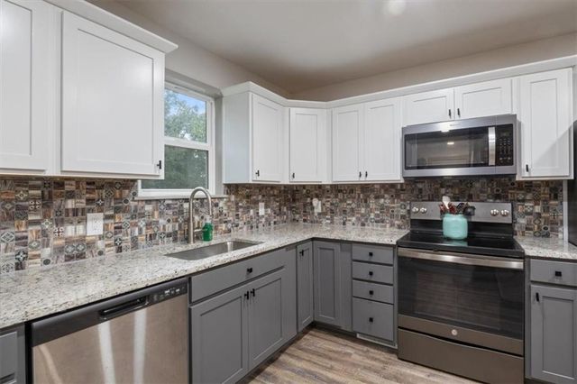 34621 Wellhouse Avenue, Warsaw, MO 65355