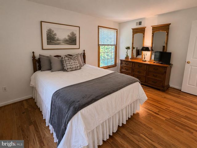 7386 STUART, Warrenton, VA 20187