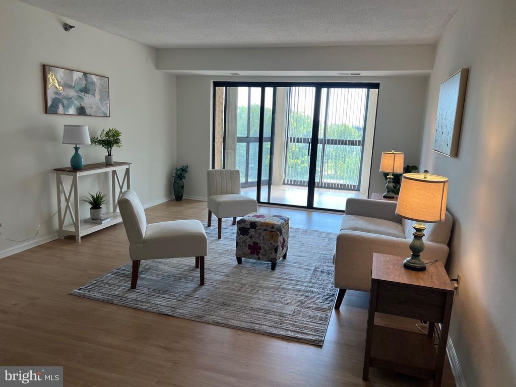 Image 1 of property listing at 15100 INTERLACHEN DR #4-709, Silver Spring, MD 20906