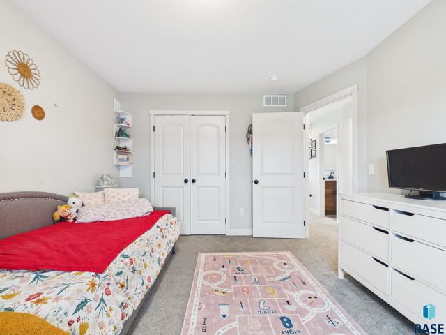 2820 Sweetgrass Dr Drive, Brookings, SD 57006
