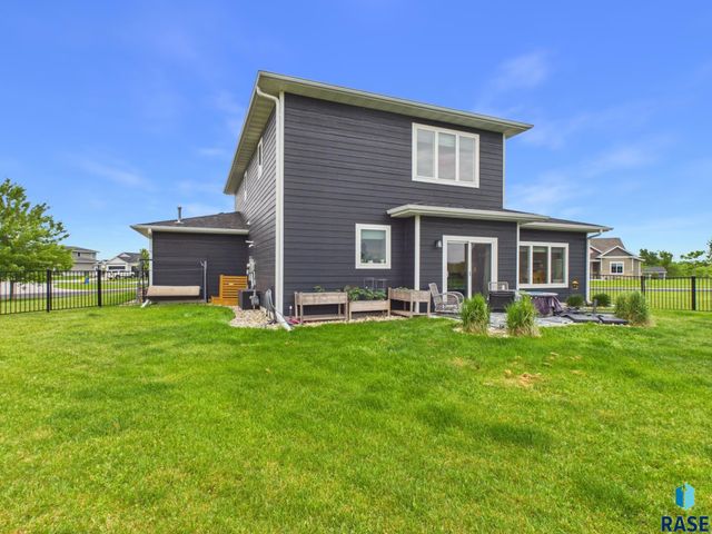 2820 Sweetgrass Dr Drive, Brookings, SD 57006