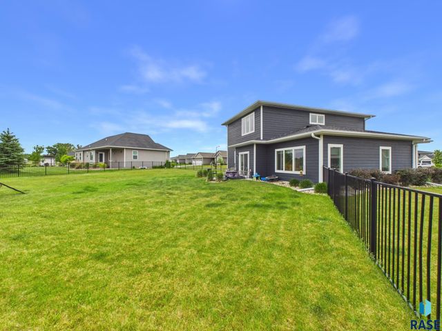 2820 Sweetgrass Dr Drive, Brookings, SD 57006