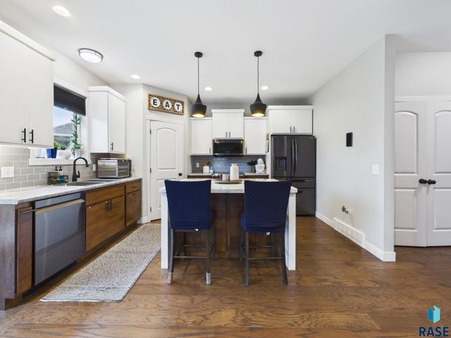 2820 Sweetgrass Dr Drive, Brookings, SD 57006